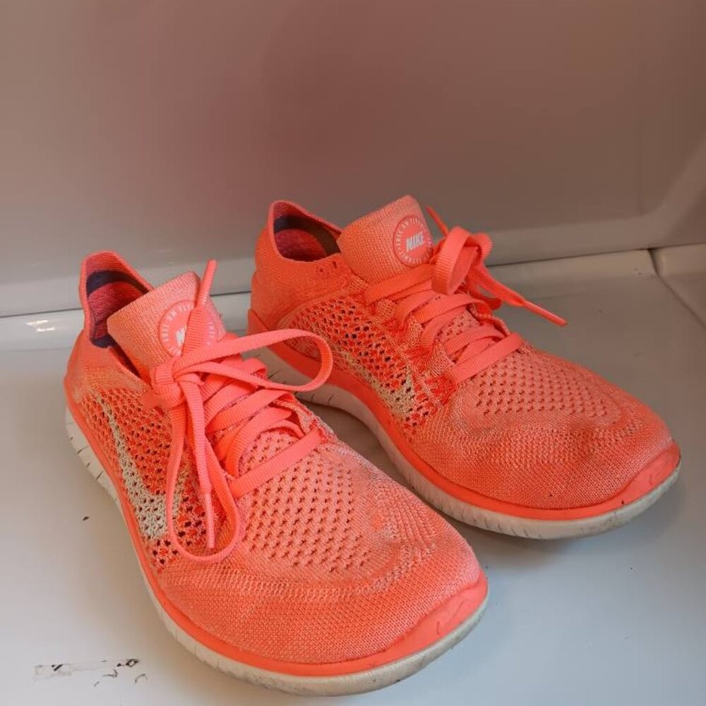 Nike sneakers Size 7